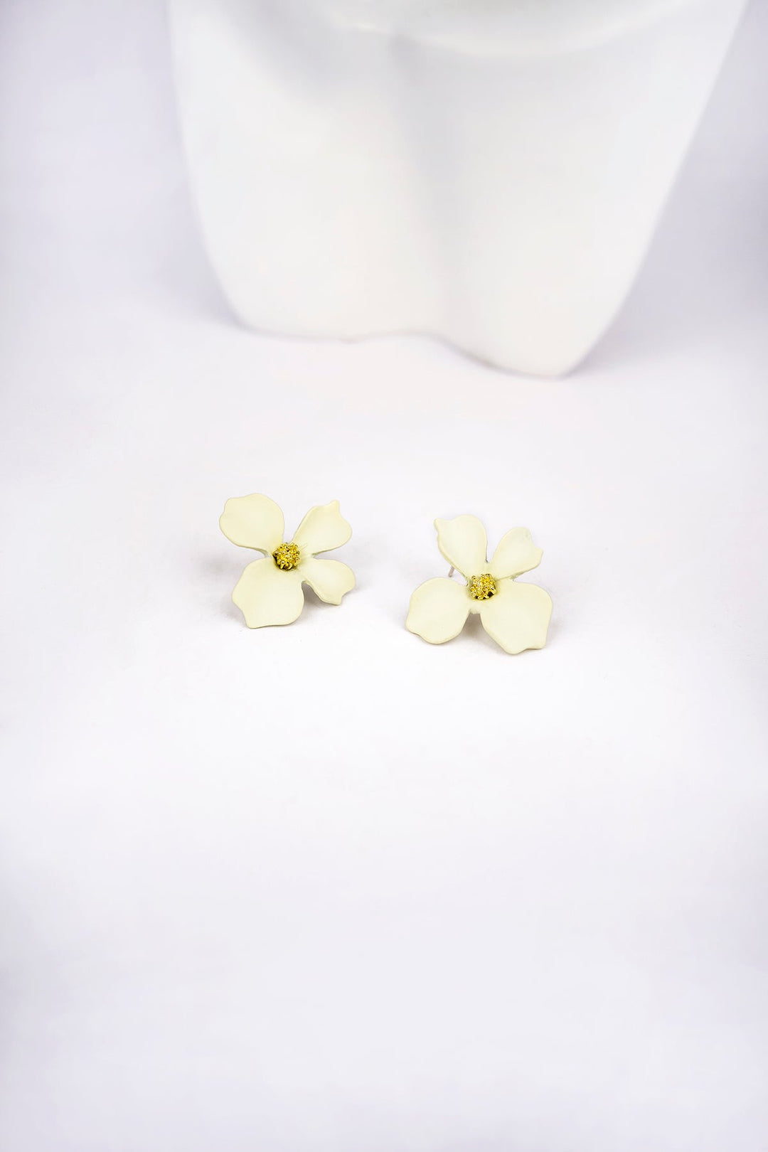 Off White Flower Korean Stud Earrings Earring