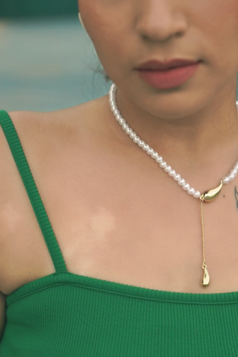 Faux Pearl Beaded Necklace With Teardrop Pendant